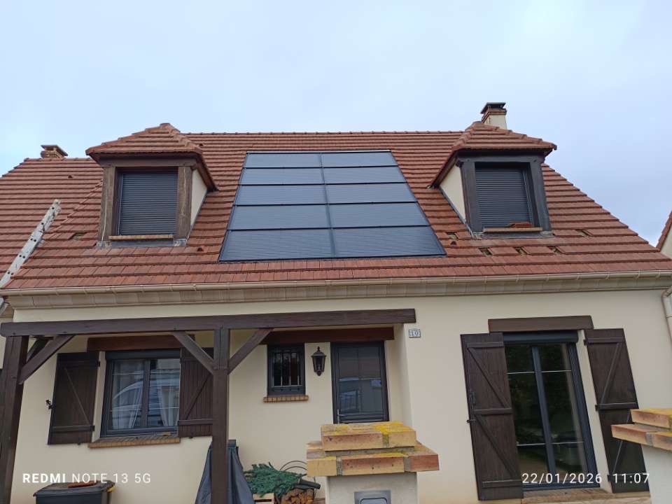 Pose Panneaux Solaire Photovoltaïque sur toiture par Couvreur Mike Romain Pose Panneaux Solaire Photovoltaïque sur toiture par Couvreur Mike Romain